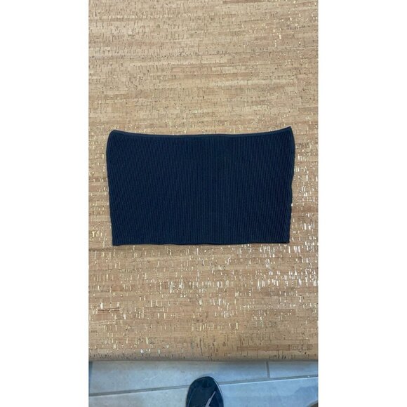 Elegant Black Strapless Top - Picture 2 of 7